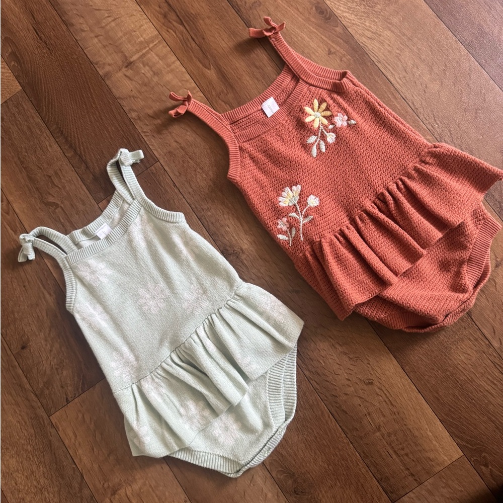 Modern Moments by Gerber Embroidered Pointelle 24 mths
Set of 2 Rompers
